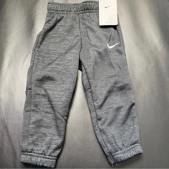NWT Nike jogger & long sleeve tee set boys size 2T - Picture 3 of 3